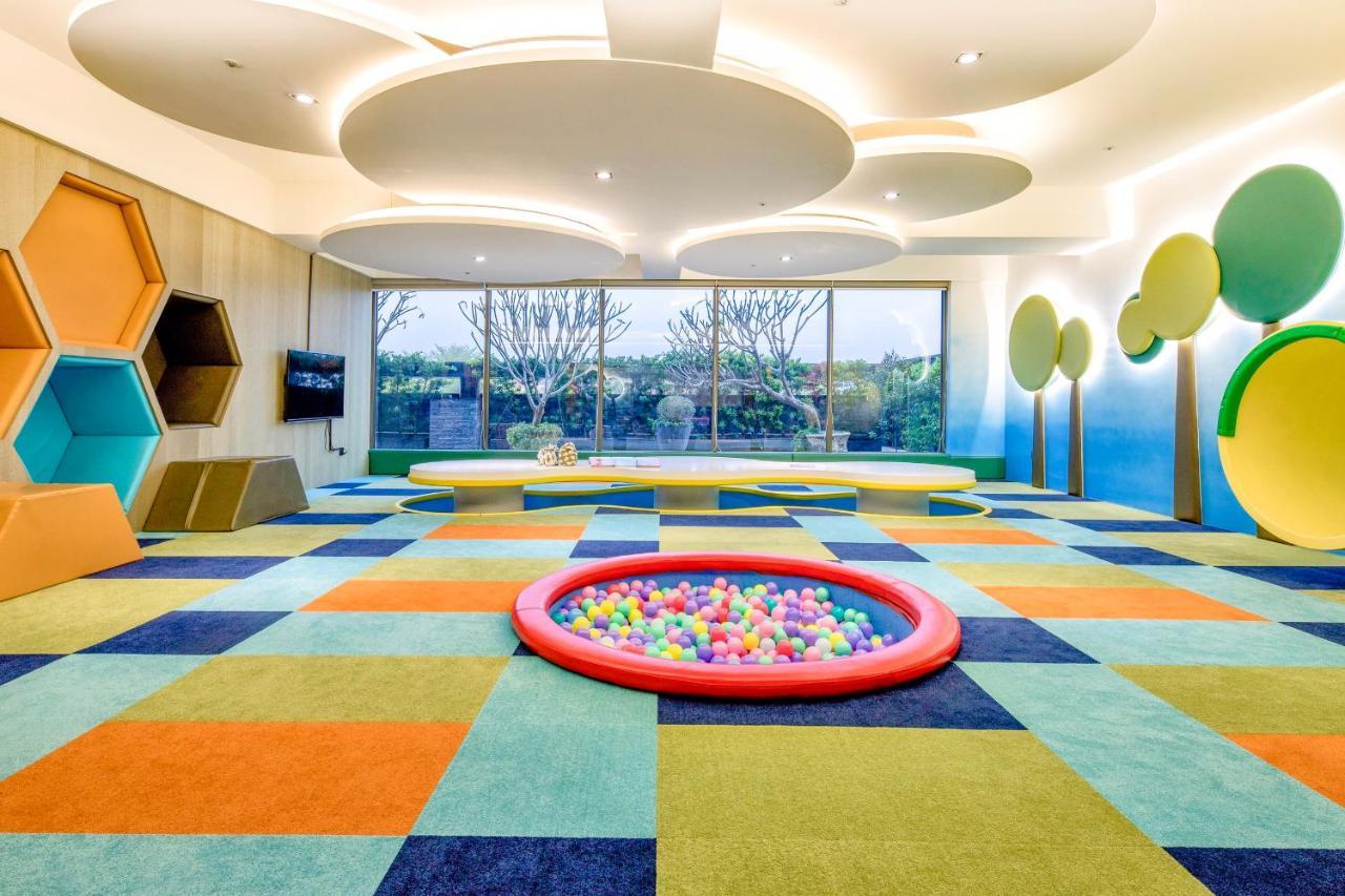 Hsin Hotel Kota Chiayi Bagian luar foto The Children's Club at the Renaissance Hotel, Shanghai