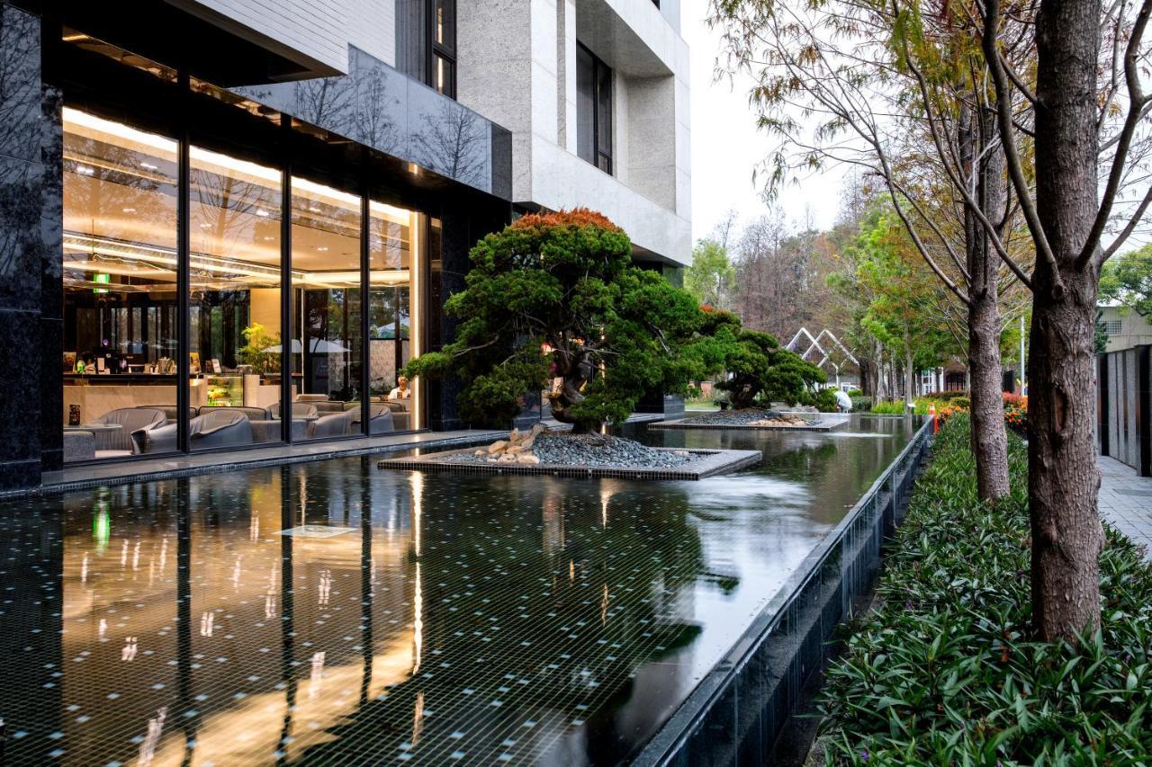 Hsin Hotel Kota Chiayi Bagian luar foto The hotel's lobby